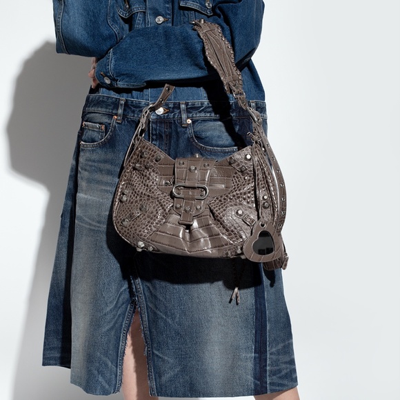 Hurry 6 more spots left! Customer Appreciation!! BALENCIAGA  Le Cagole Bag - Picture 5 of 16